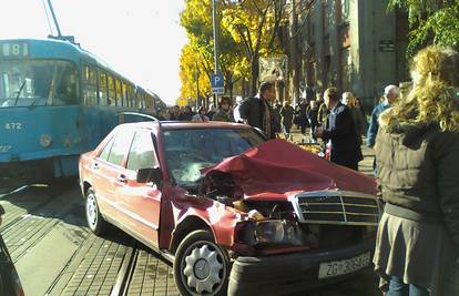 Mercedesom oduzeo prednost tramvaju, ozlijeđenih nije bilo
