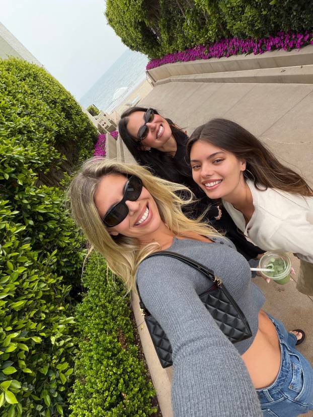 FOTO Ima svoj brend kupaćih, a kad vidite njezino savršeno tijelo, bit će vam sve jasno