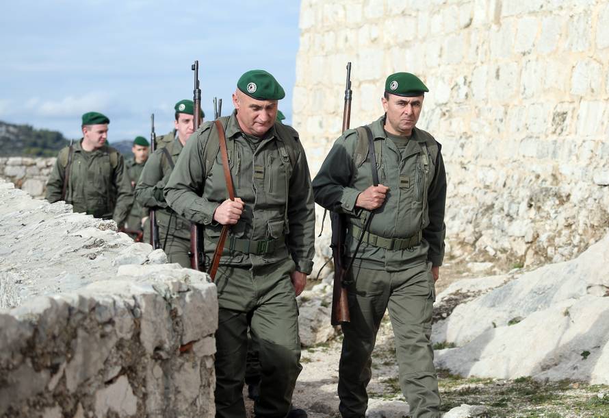 General u problemima, Navojec tvrdi: Vrdoljak nam je dužan