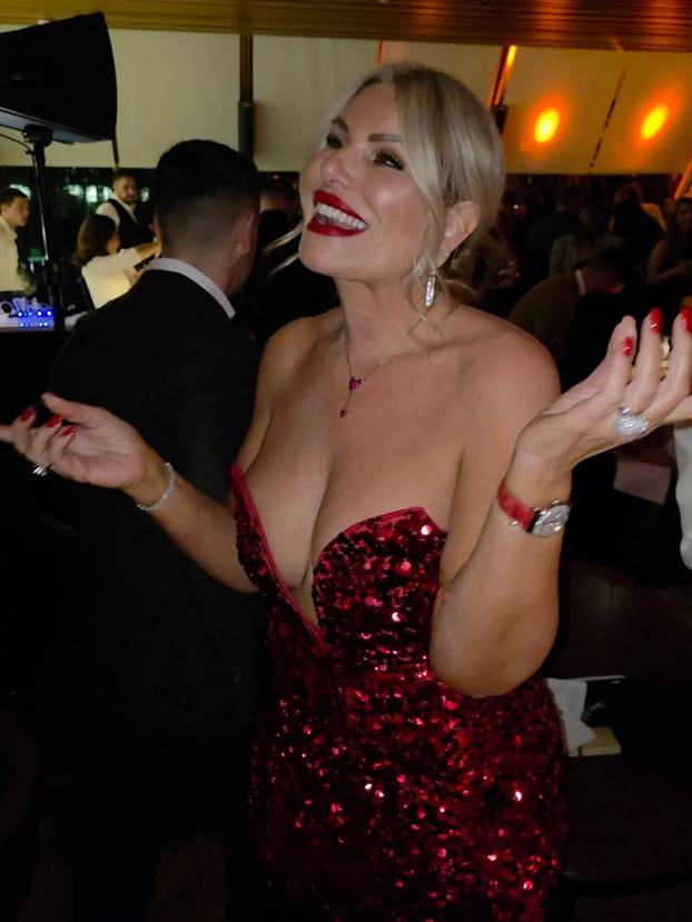 FOTO Mala fešta, raskošne torte i gripa: Evo kako je Gazdina kći proslavila svoj 50. rođendan