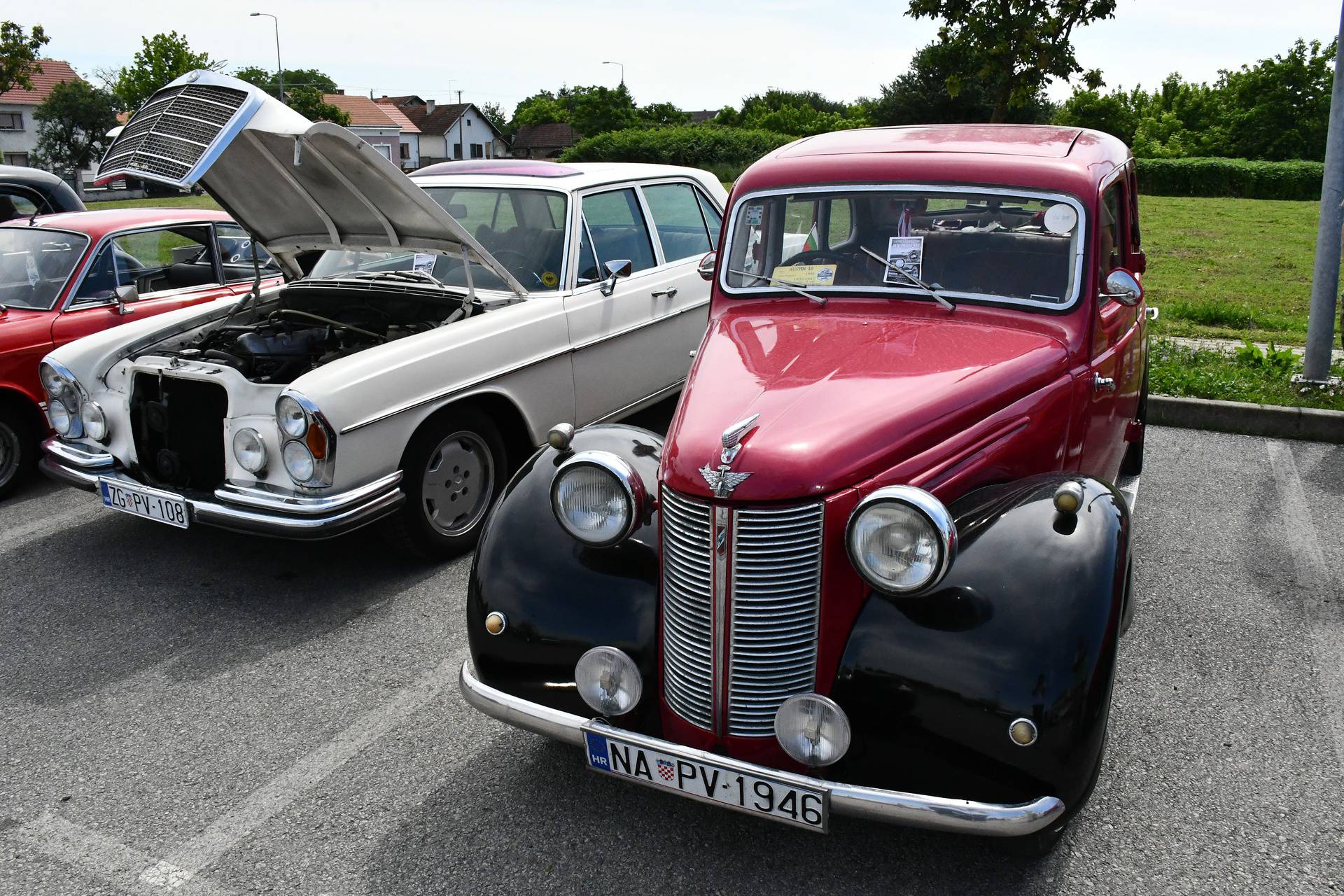 Oldtajmeraši se okupili u Brodu i dovezli svoje limene ljubimce