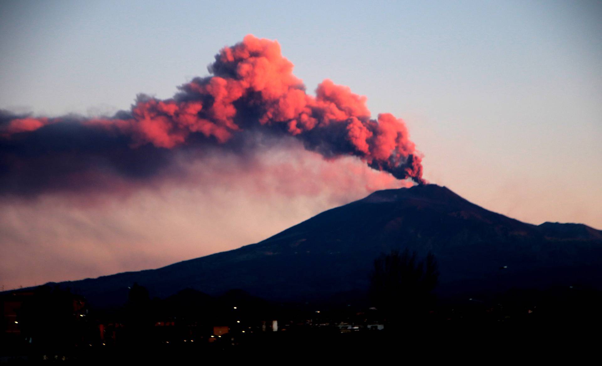 Etna osvijetlila noćno nebo fontanom lave od 1500 metara
