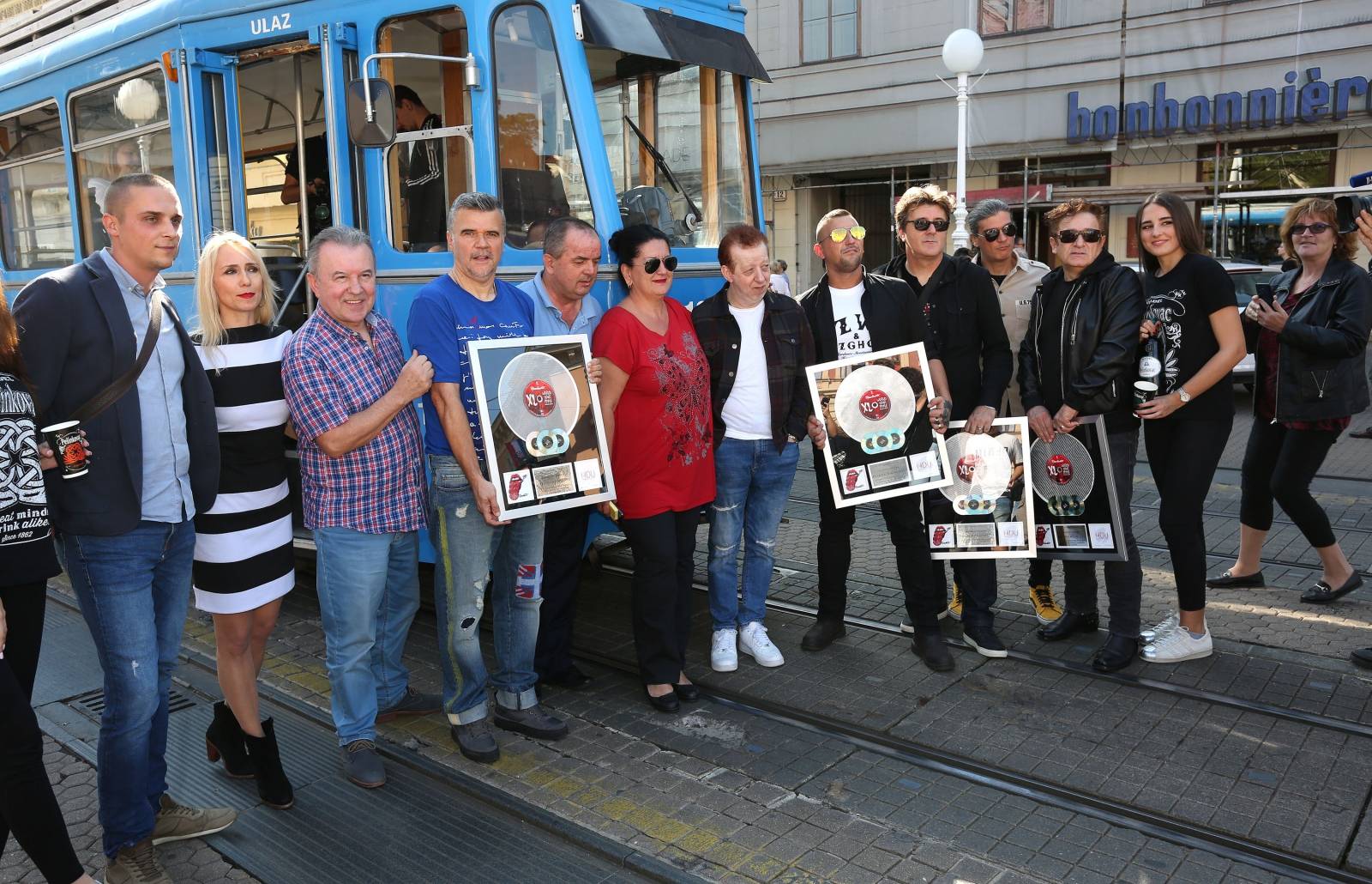 Zagreb: "Prljavci" tijekom voÅ¾nje u tramvaju promovirali svoje koncerte