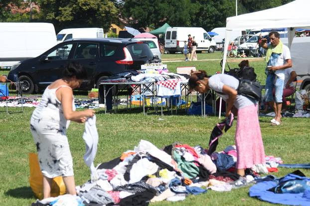 Koprivnica: Popularni buvljak zbog toplotnog vala ipak je imao nešto manje prodavača i kupaca