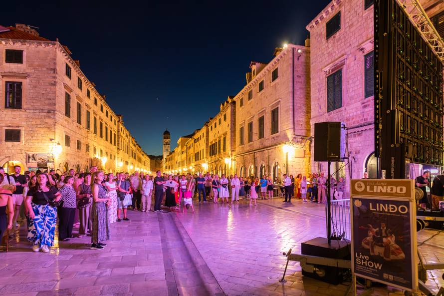 Prvi dubrovački oproštajni koncert Tereze Kesovije