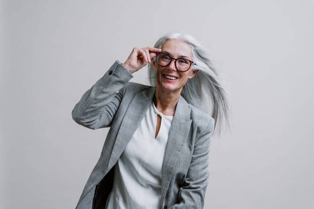 FOTO Kratka ili duga kosa? Ovo su top frizure za žene u 50-ima