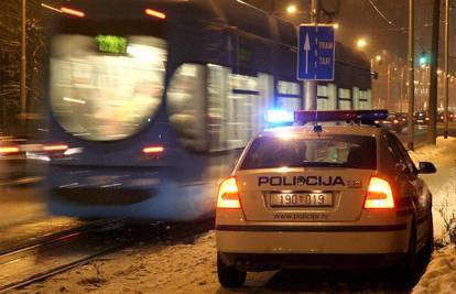 Zagreb: Autom se zaletio u tramvaj na Kvatriću