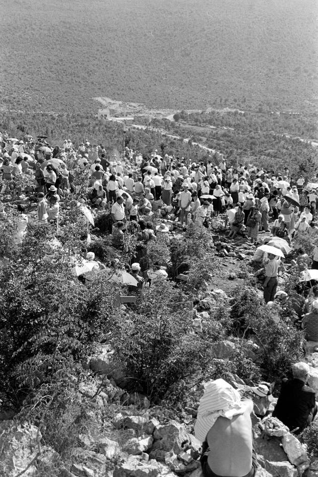 Brojni vjernici na obilježavanju 10. godišnjice ukazanja u Međurgorju, 25.6.1991.