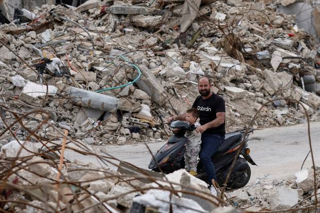 Displaced people return to their village, damaged in Israeli strikes following the ceasfire