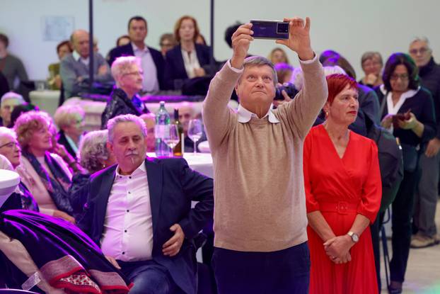 U Zadru održan Bal umirovljenika, zaplesao i ministar Šime Erlić