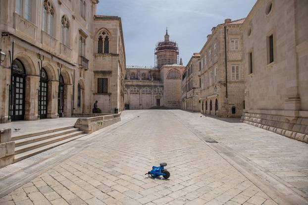 Dubrovnik: Prazan Stradun zbog koronavirusa čeka bolja vremena