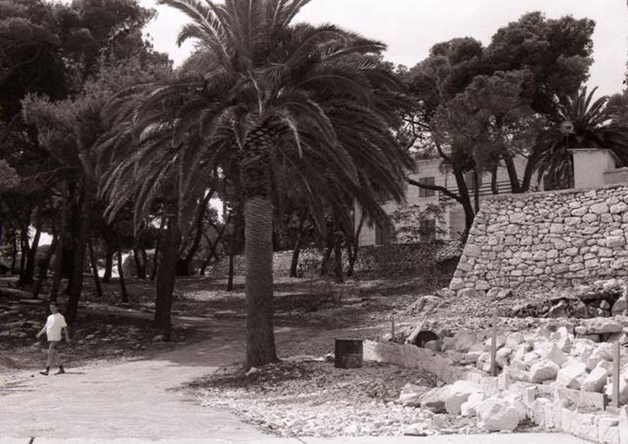 Mađari 'izorali'  Todorićev otok i sagradili 9 bungalova. I ne staju