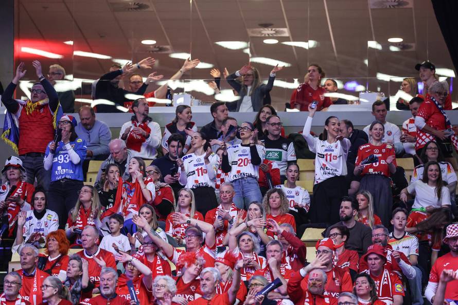 Navijači na utakmici između Islanda i Hrvatske u borbi za treće mjesto EHF Europskog prvenstva