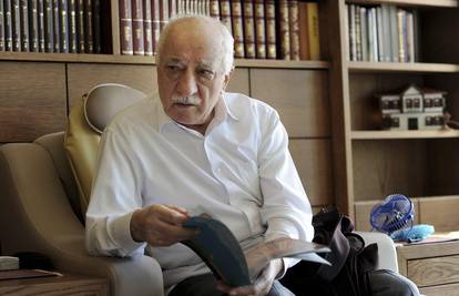 Turska SAD-u poslala zahtjev: 'Izručite nam klerika Gulena'