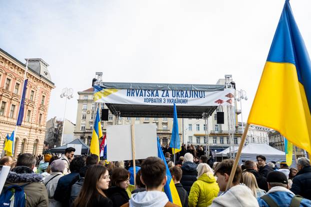 Zagreb: Skup podrške Ukrajini i ukrajinskom narodu na Trgu bana Josipa Jelačića