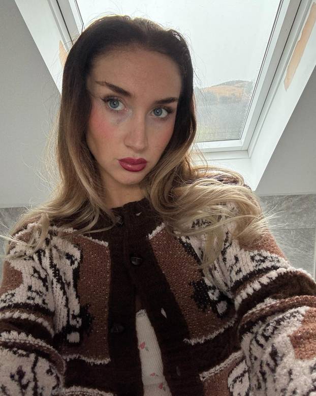 FOTO Bujna kći legende Uniteda provocira oskudnim izdanjima