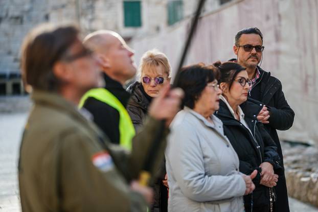 Molitelji su se okupili na Splitskom Peristilu