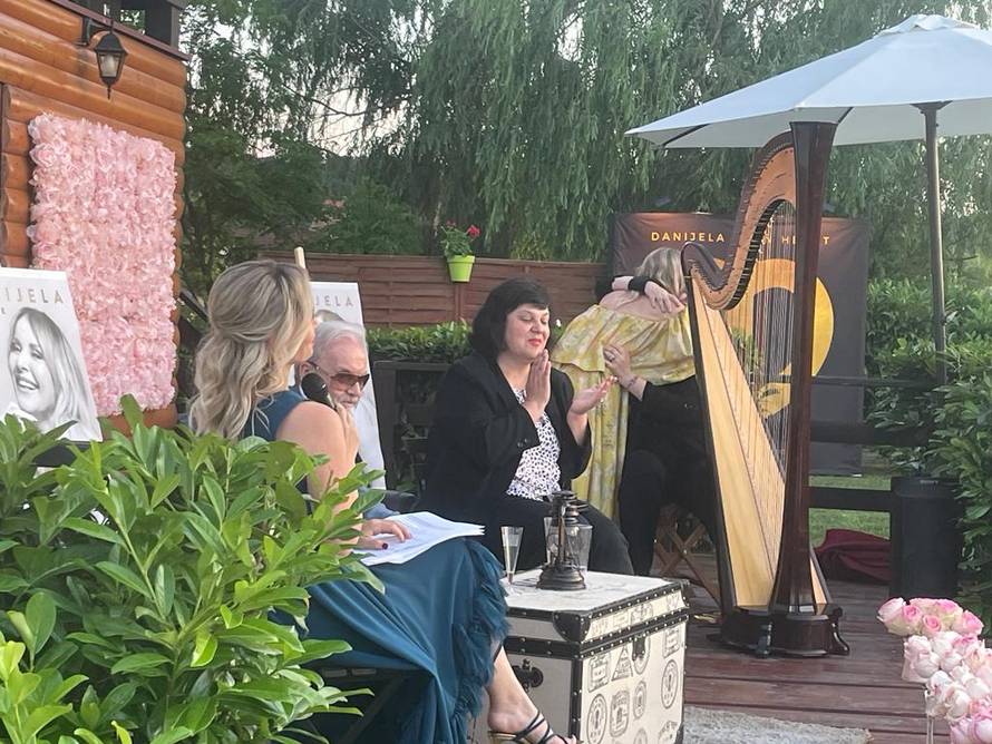 Danijela Martinović zaplakala i zagrlila prijateljicu Doris: Ona je moja srodna duša, spasila me