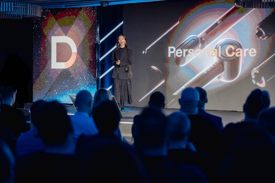 VIDEO Val kineskih robota iz Dreamea: Nose usisavače po kući, čiste prozore, bazene...