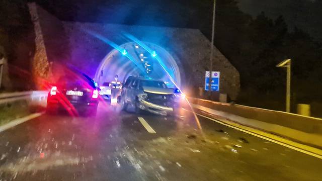 Teška nesreća u tunelu blizu Splita: Sudarilo se pet vozila, dvije osobe prevezene u bolnicu