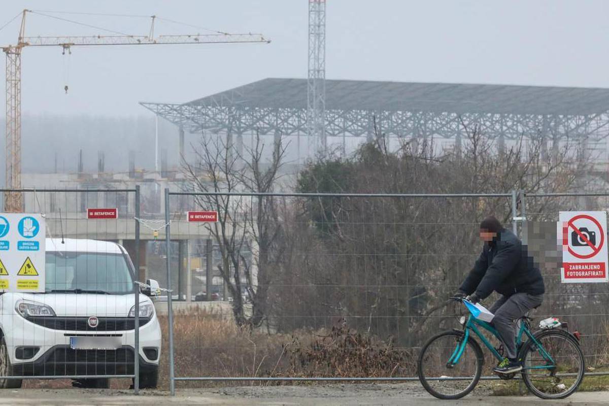 Zapeli radovi na stadionu NK Osijek: Vlasnik parcele blokirao prilaz, grad rješava novi put