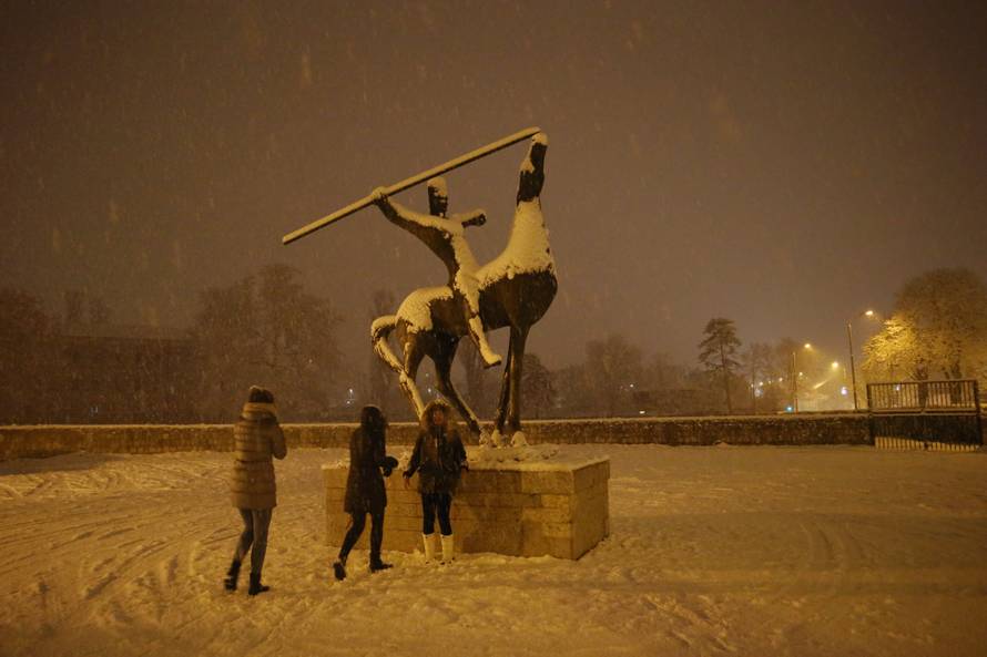 Snijeg zabijelio Sinj