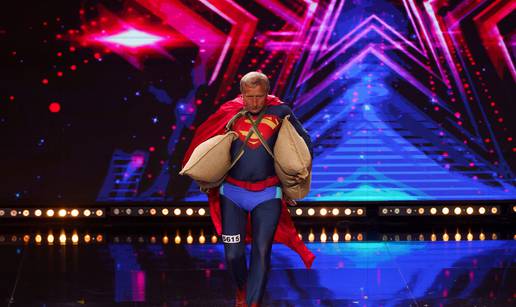 Milovan (73) nastupio je kao Superman u 'Supertalentu': Nosio vreće od 100 kilograma