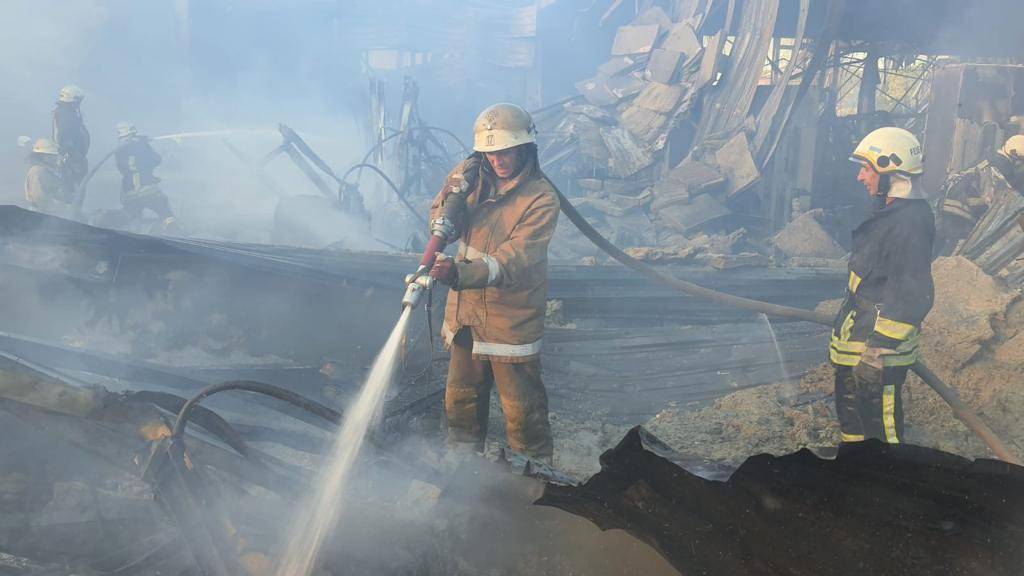 VIDEO Stravične snimke napada na šoping centar u Kremenčuku: 'Ljudi su tamo kupovali hranu'