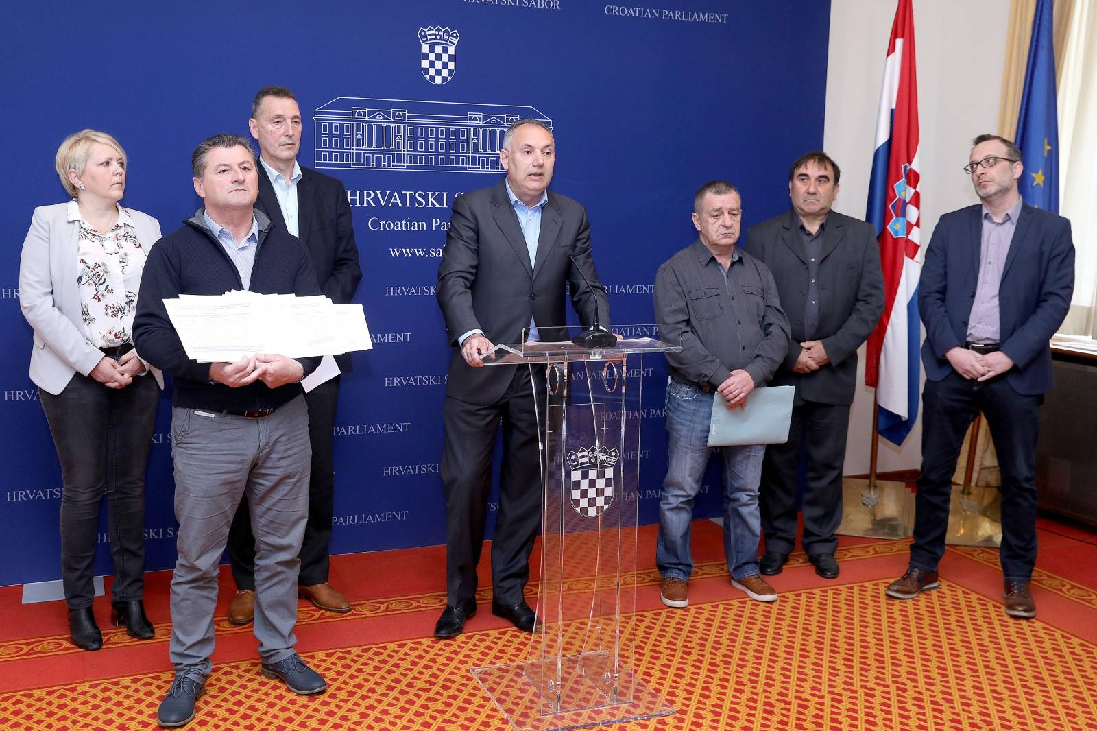 Zagreb: Most NL o netransparentnosti u donoÅ¡enju odluke o azilu u Petrinji