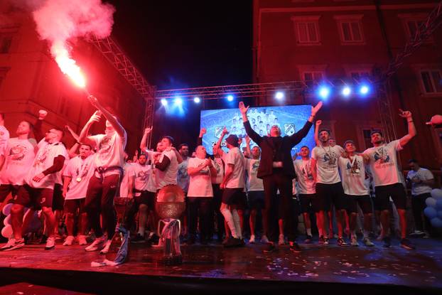 Rijeka: Navija&ccaron;i i Igra&ccaron;i Rijeke na Korzu slave osvajanje Hrvatskog nogometnog kupa