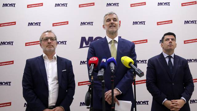 Zagreb: Nikola Grmoja i Nino Raspudić održali su konferenciju za medije
