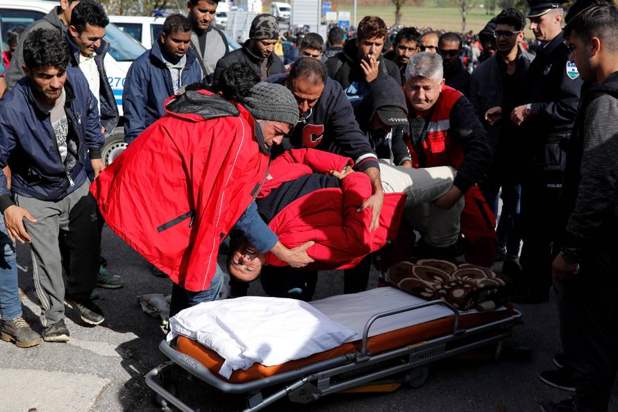 Migrants at the Maljevac border crossing between Bosnia and Croatia