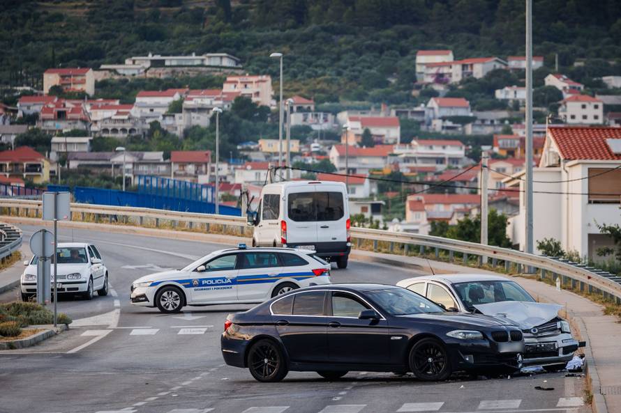 Užas u Dalmaciji: Jedan mrtav u sudaru dva auta u Kaštelima. Nakon nesreće izbio incident