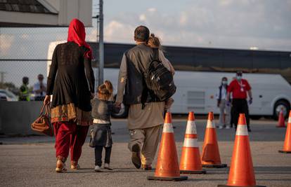 U Zagreb stiglo 19 izbjeglica iz Afganistana, među njima tri obitelji s djecom, svi traže azil