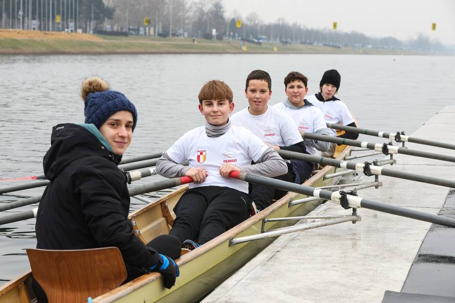 U Mladosti veslanje prestaje biti težak sport i postaje zabavan!