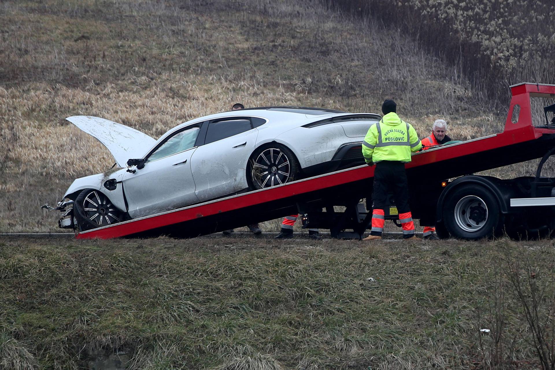 Pijani policajac BMW-om udario u Porsche nadrogiranog vozača. U stravi ispao i poginuo suvozač