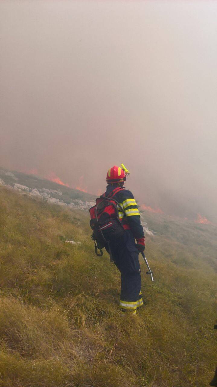 Gusti dim otežava gašenje kod Nacionalnog parka Sj. Velebit