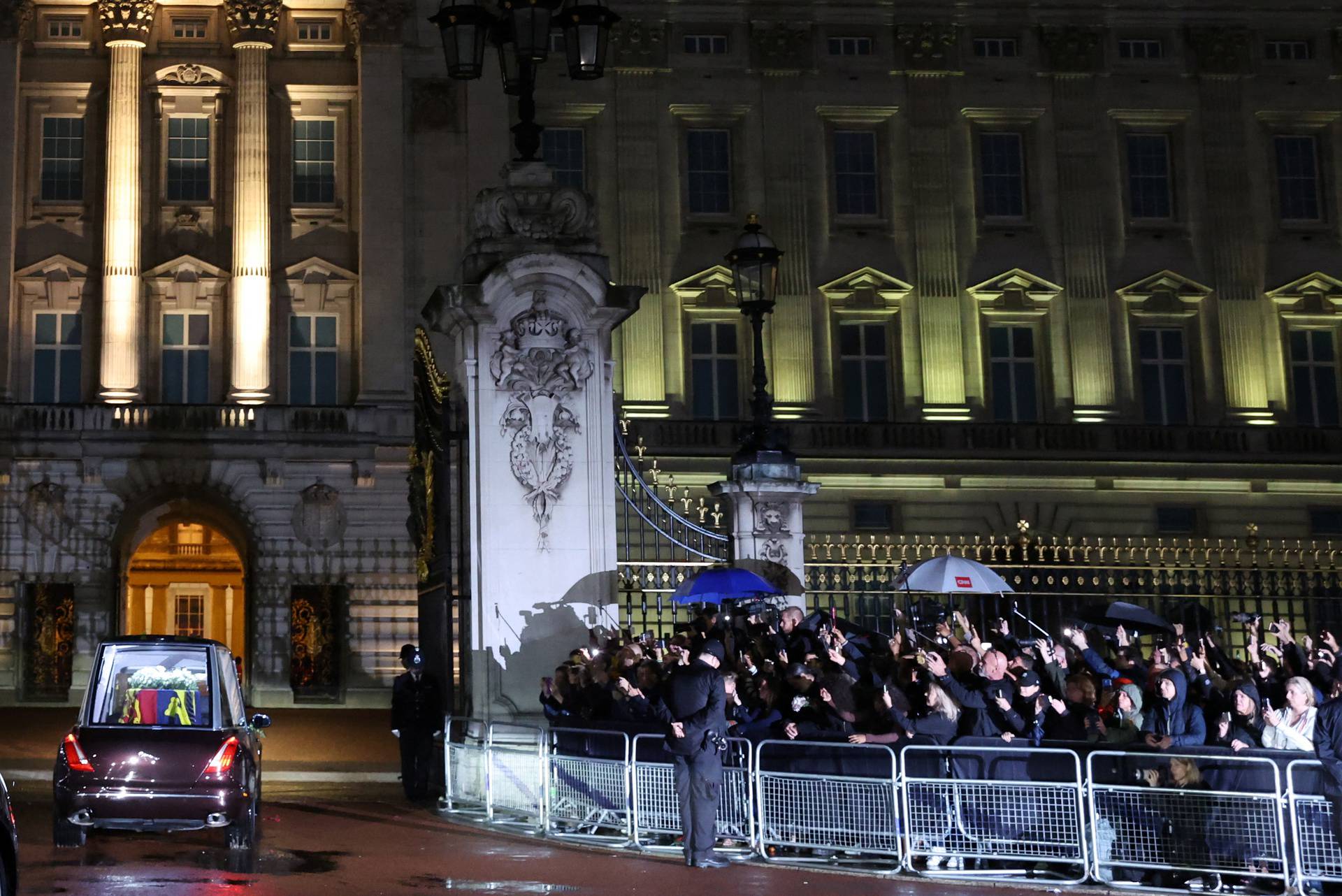 Britain mourns Queen Elizabeth