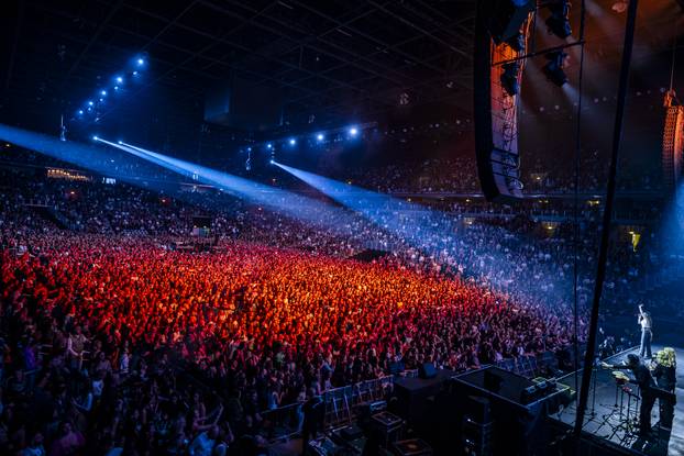 FOTO 'Pogled ispod resica': Severina ni drugi dan koncerta nije skidala svoj 'dlakavi' šešir
