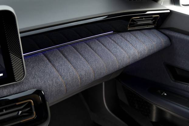 Renault R4 E-TECH Techno Bleue - Photo