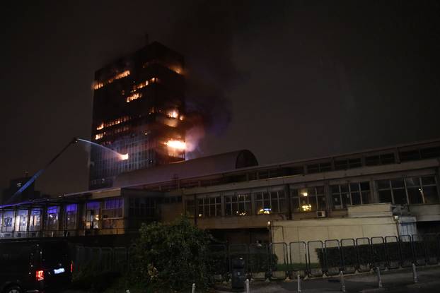 Zagreb: Pozar u Vjesnikovom neboderu