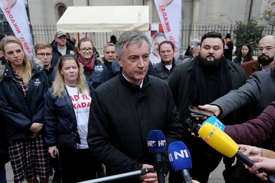 Jacques podržao Škoru, a za sate pjevanja javila se Kolinda