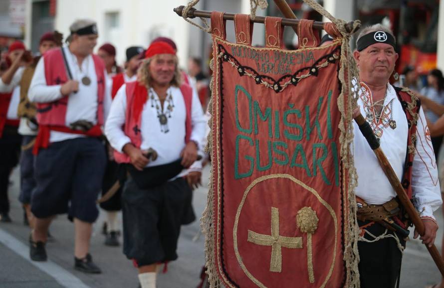 Rekonstrukcija gusarske bitke iz 13. stoljeÄa oduÅ¡evila posjetitelje OmiÅ¡a