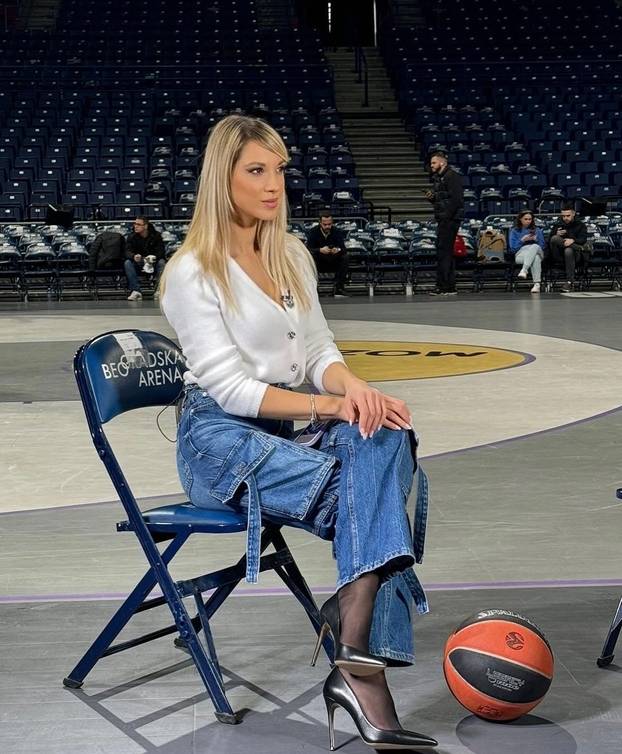 FOTO Srpska voditeljica osvojila euroligaške parkete, zablistala i u Zadru. Govori tri strana jezika