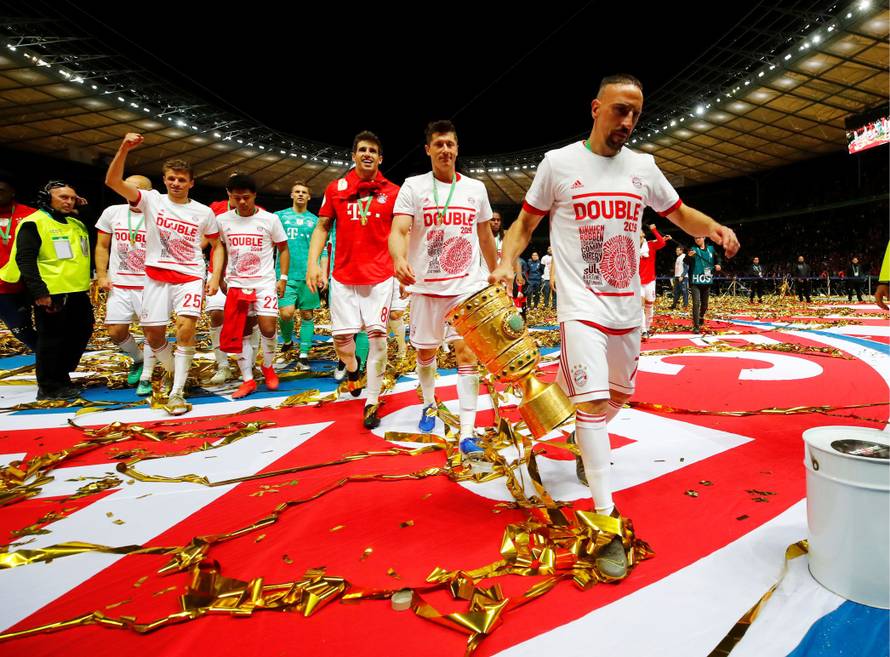 Navijači skandirali, Kovač uzeo megafon i vikao: Ponosan sam!