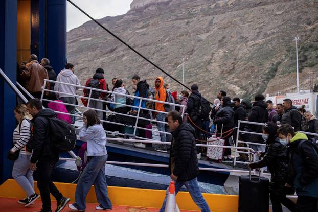 People flee Santorini as quakes disrupt life