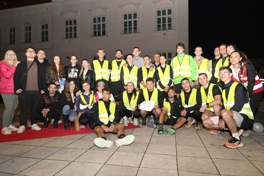 Virovitica: Severina dočekala srpske studente koji trče do Bruxellesa