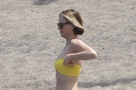 FOTO Mo&zcaron;ete li je prepoznati? Jedna je od najljep&scaron;ih glumica, i s 50 je odu&scaron;evila u bikiniju...