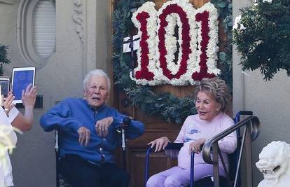 Kad starci 'partijaju': Stigle su fotke sa 101. rođendana Kirka