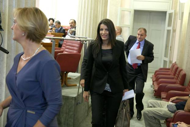Zagreb: Nasmijana i radosna Josipa Rimac prisegnula u Saboru te postala zastupnica, 18.09.2015.